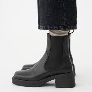 Vagabond Dorah Chelsea Boots (NWT)